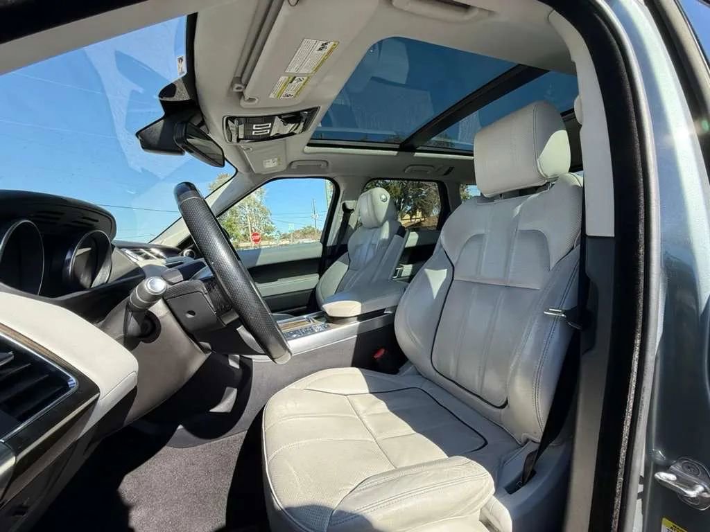 Used 2016 Land Rover Range Rover Sport HSE image 10