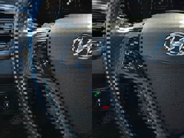 Used 2016 Hyundai Veloster Turbo image 19