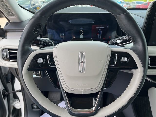 Used 2025 Lincoln Aviator Reserve w/ Luxury Package AWD/4WD image 13