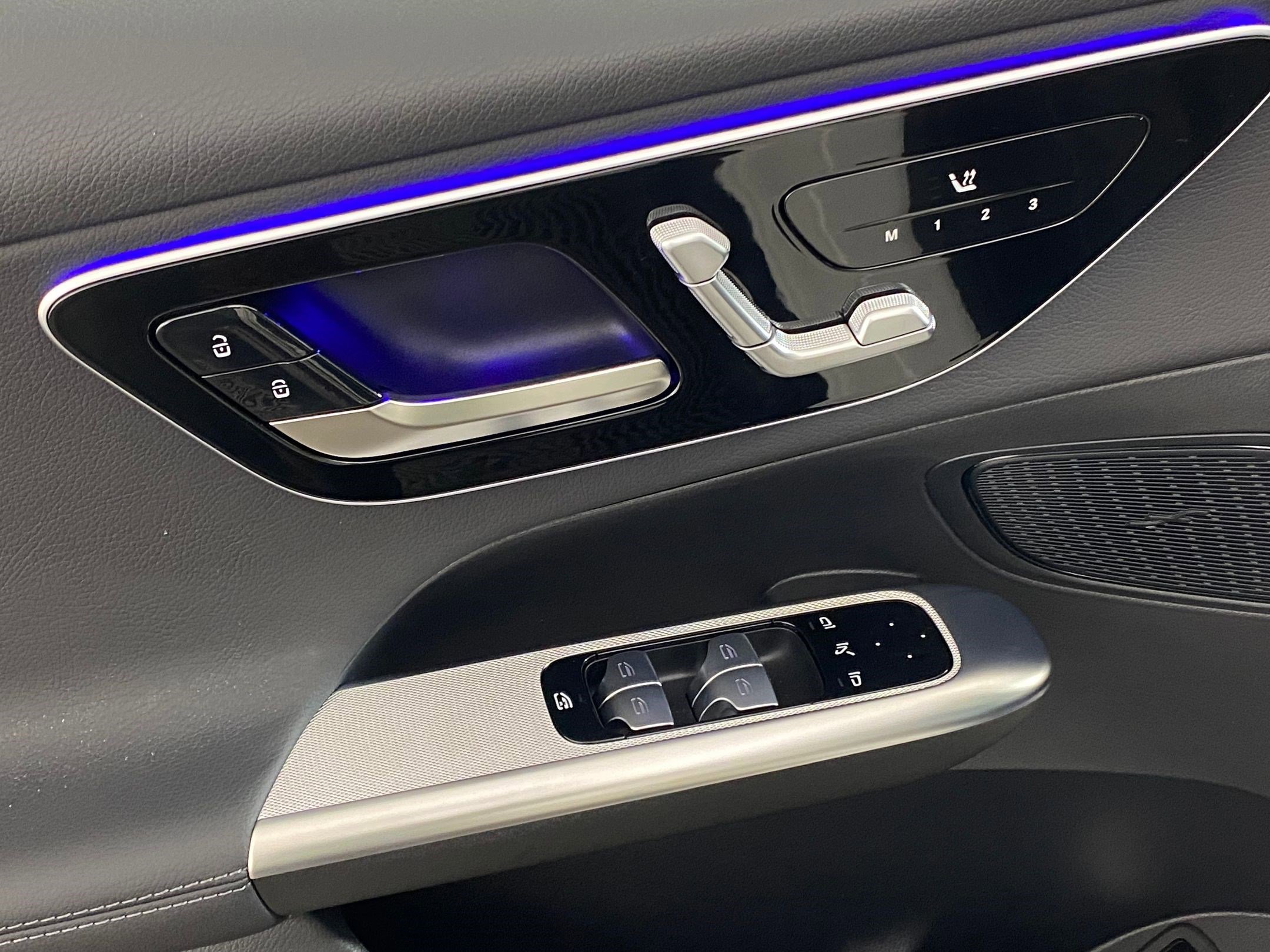 Used 2026 Mercedes-Benz GLC 300 4MATIC image 23