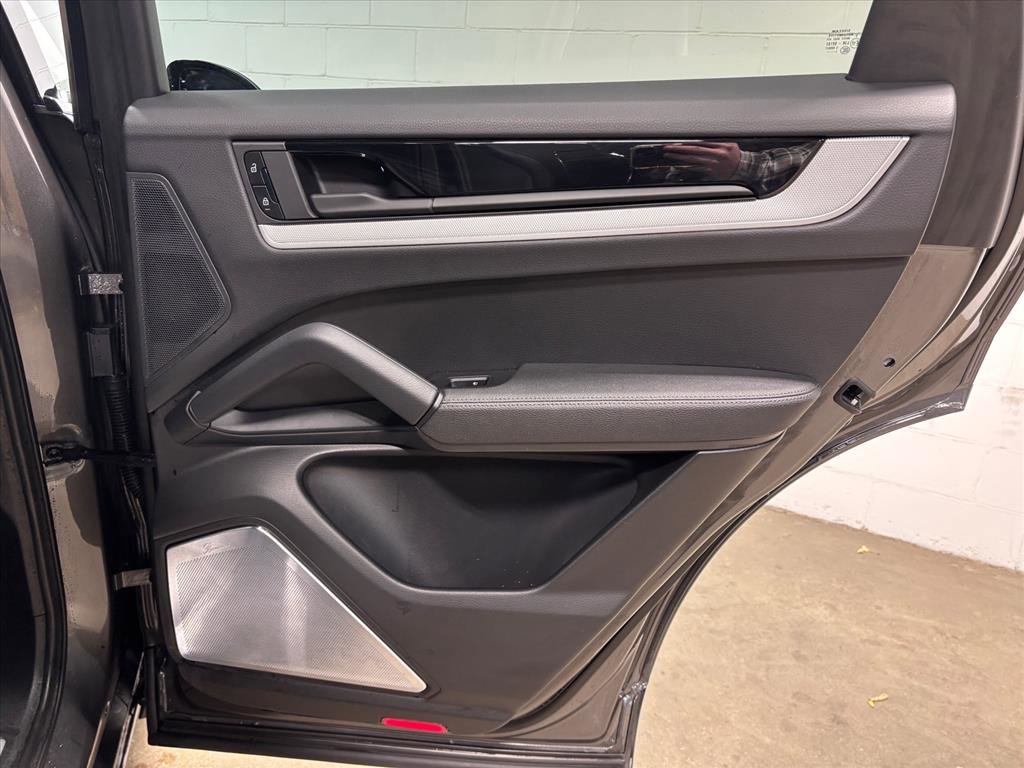 Used 2025 Porsche Cayenne S image 40