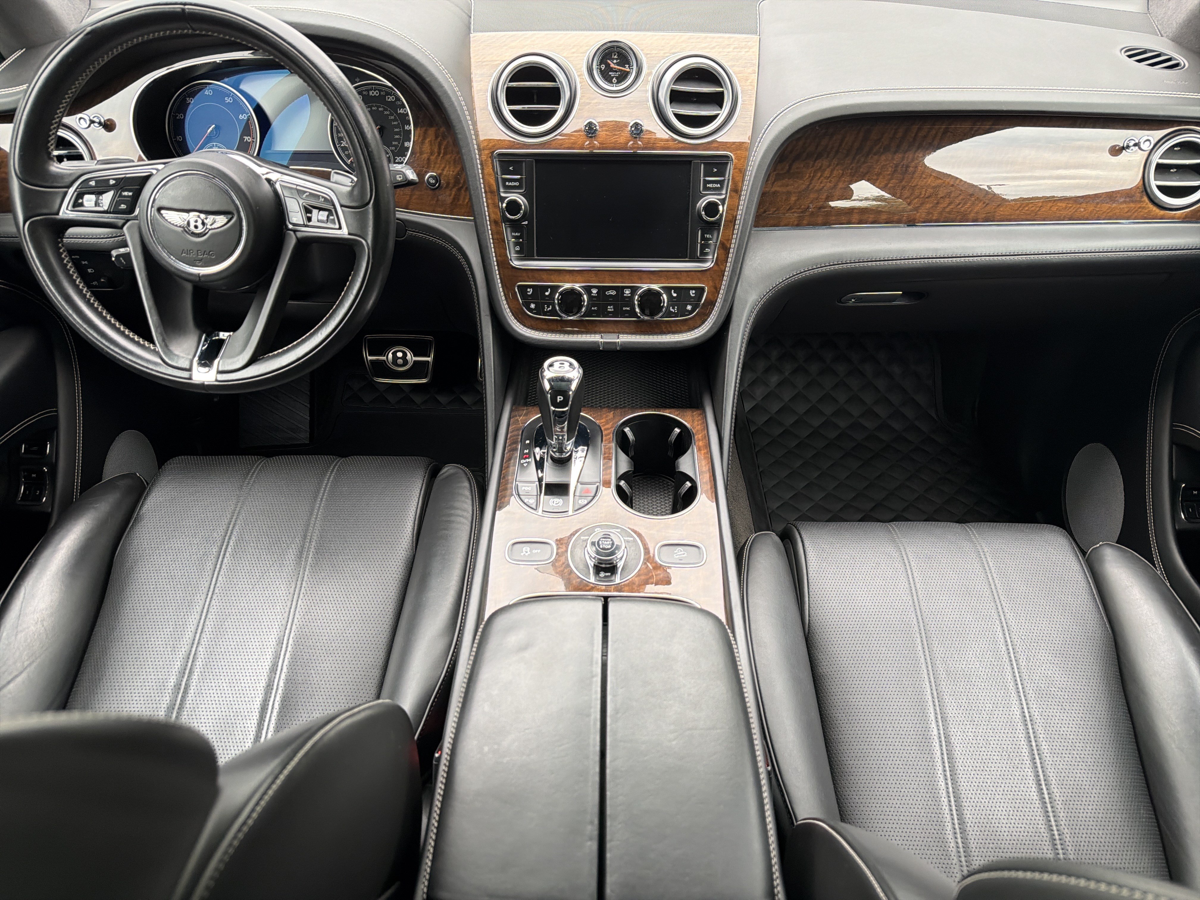 Used 2018 Bentley Bentayga AWD/4WD image 4
