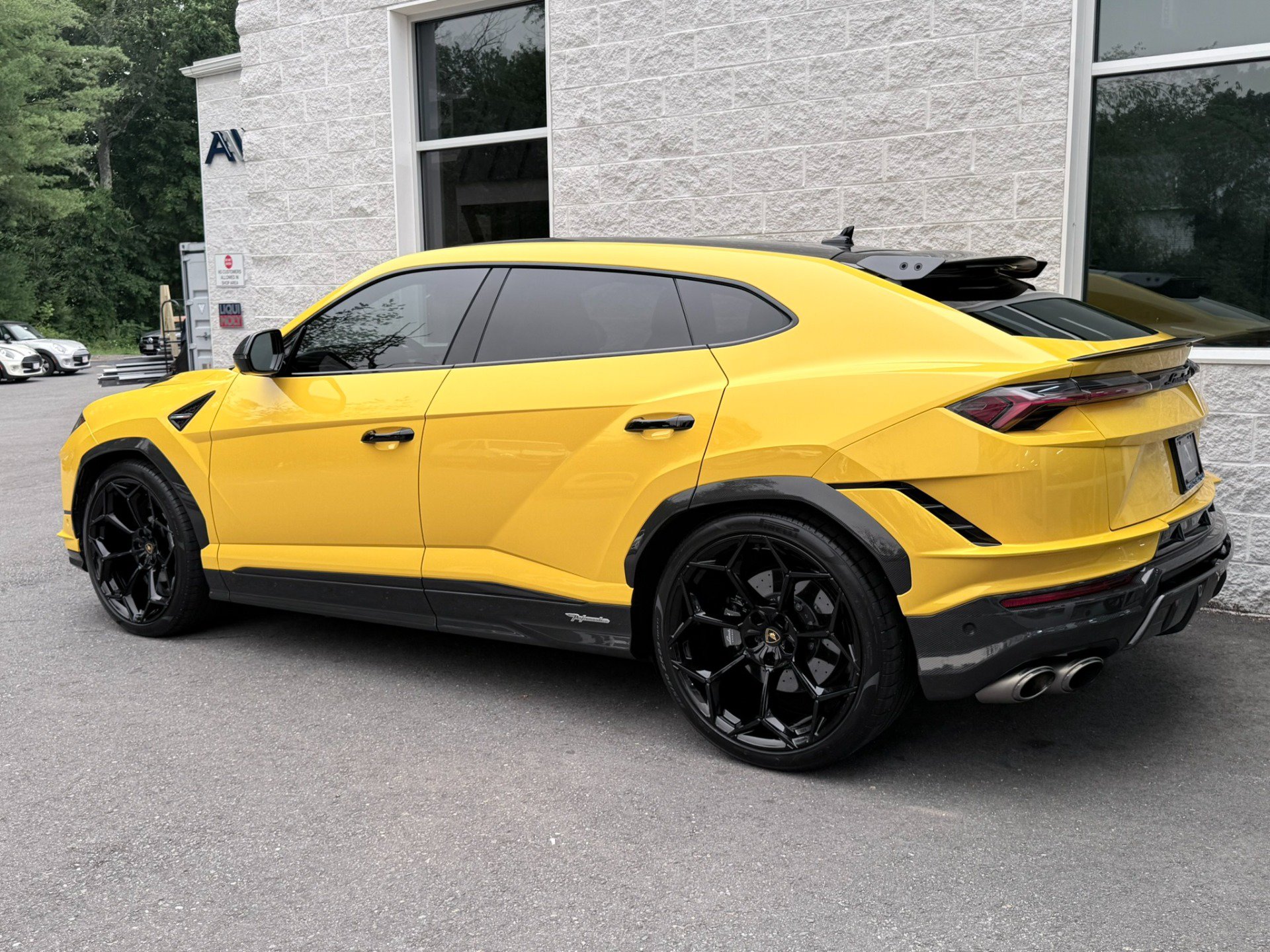 Used 2023 Lamborghini Urus Performante AWD/4WD image 9