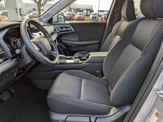 New 2026 Mitsubishi Outlander ES image 14