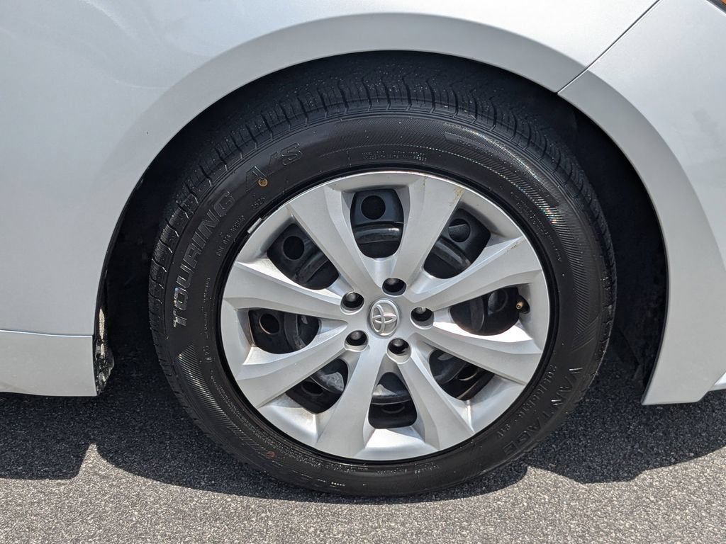 Used 2025 Toyota Corolla LE FWD image 12