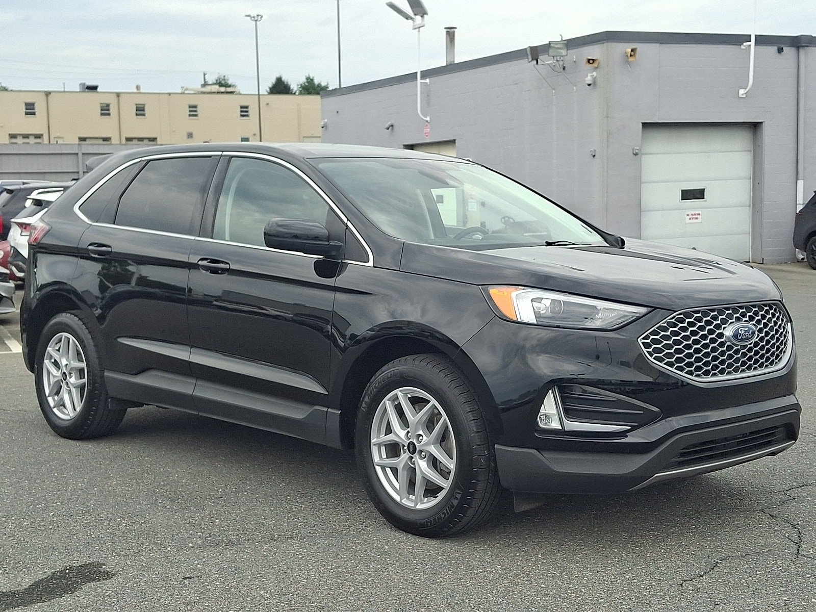 Used 2024 Ford Edge SEL w/ Convenience Package AWD/4WD image 3