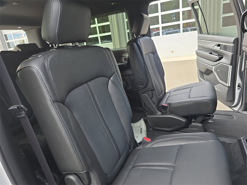 New 2025 Jeep Wagoneer L Series II image 11