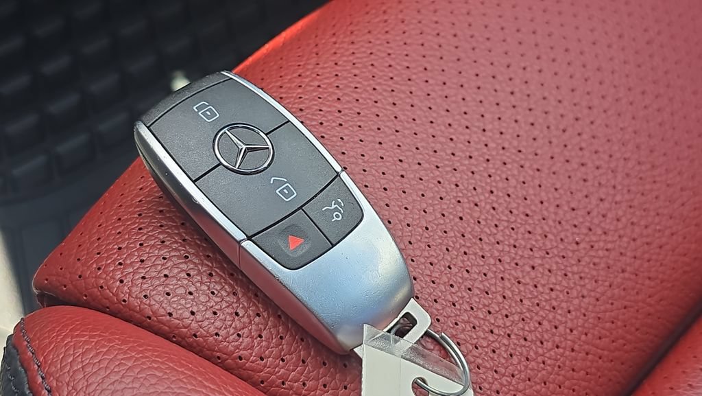 Used 2021 Mercedes-Benz GLC 300 4MATIC image 25