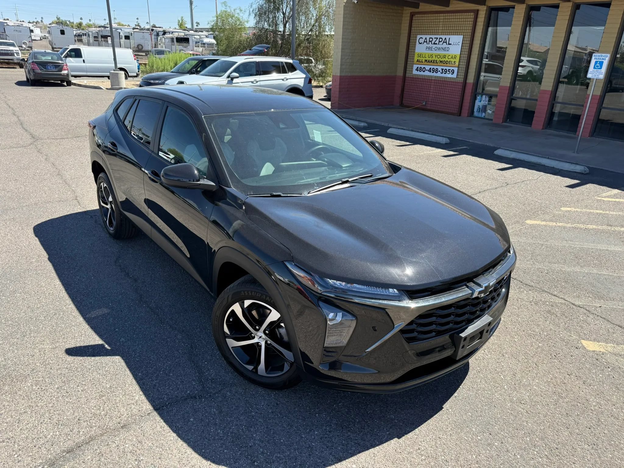 Used 2024 Chevrolet Trax RS FWD image 2
