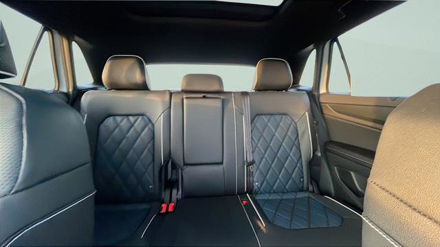 New 2026 Volkswagen Atlas Cross Sport SEL Premium R-Line AWD/4WD image 20