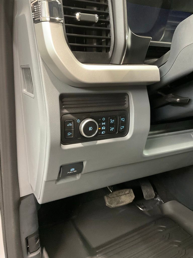 New 2026 Ford F350 XLT w/ XLT Premium Package AWD/4WD image 8