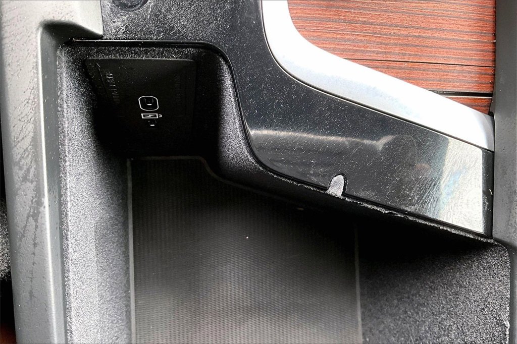 Used 2023 Volvo XC60 B5 Plus w/ Climate Package image 16