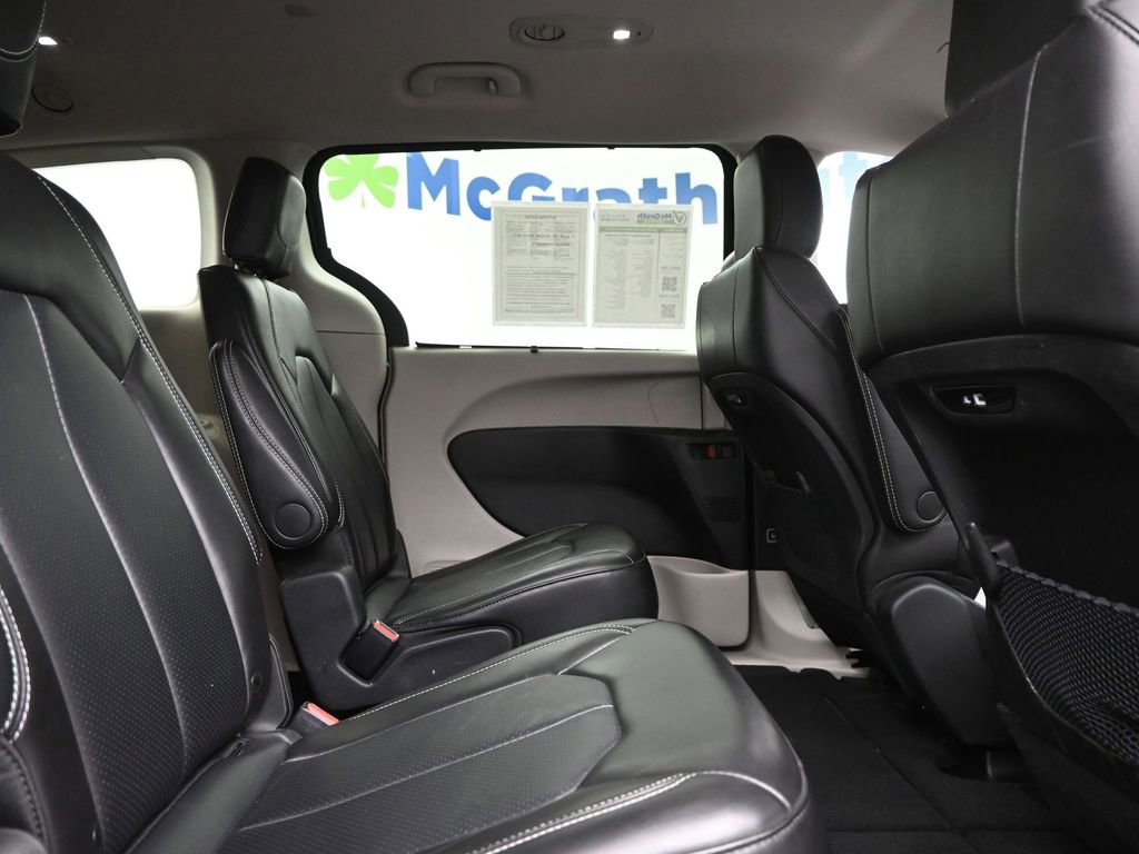 Used 2024 Chrysler Pacifica Touring-L image 9