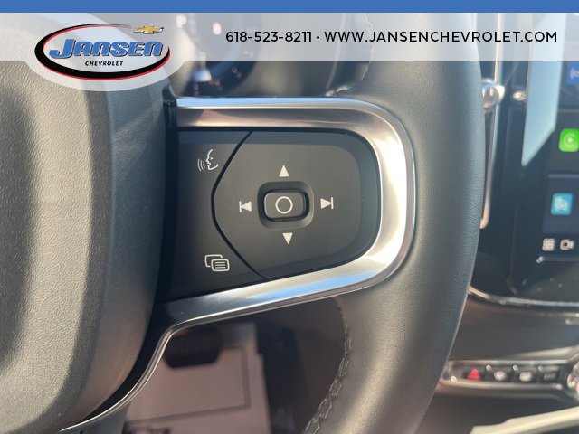 Used 2025 Volvo XC40 B5 Plus image 26