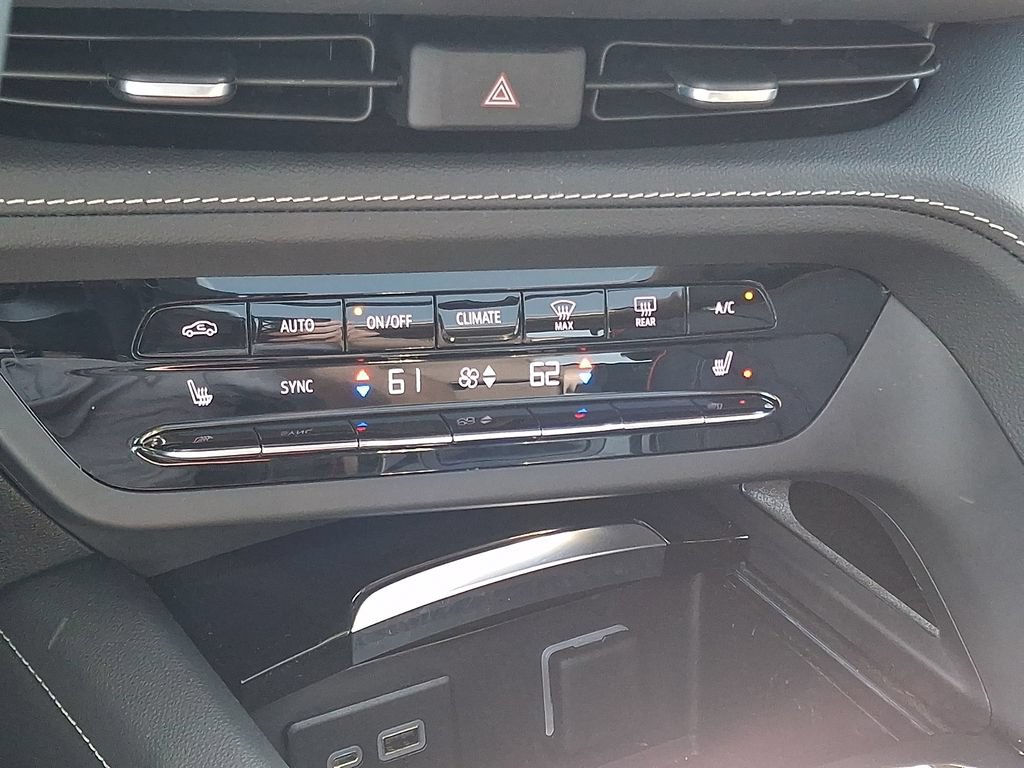 Used 2023 Buick Envision Essence w/ Sport Touring Package AWD/4WD image 18