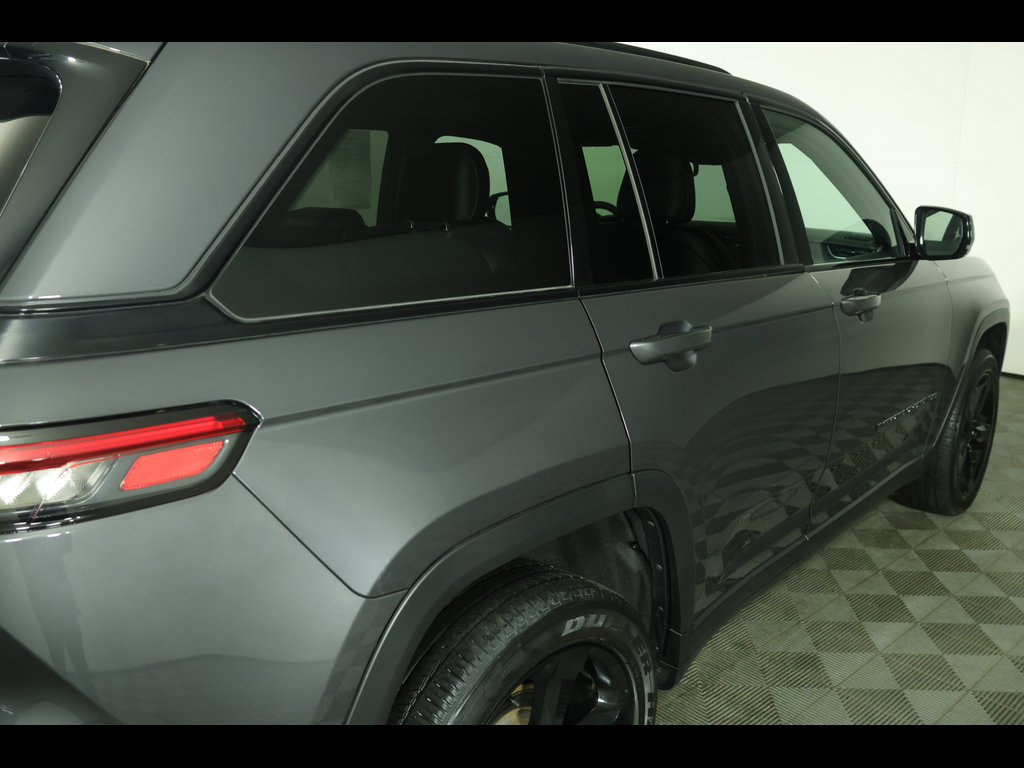 Used 2023 Jeep Grand Cherokee Altitude AWD/4WD image 19