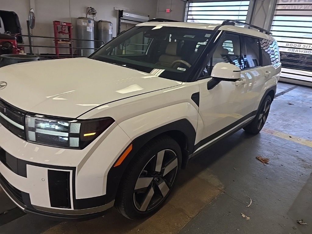 Used 2025 Hyundai Santa Fe Limited image 2