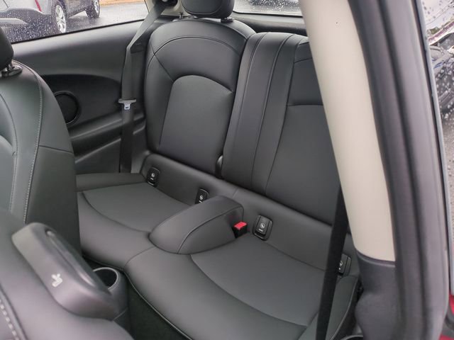 Used 2024 MINI Cooper 2-Door Hardtop image 25