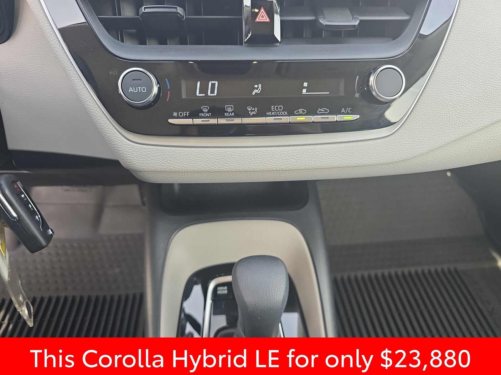 Used 2025 Toyota Corolla LE image 30