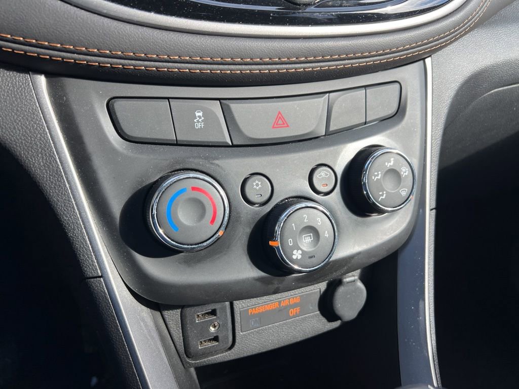 Used 2022 Chevrolet Trax LT w/ LT Convenience Package image 10