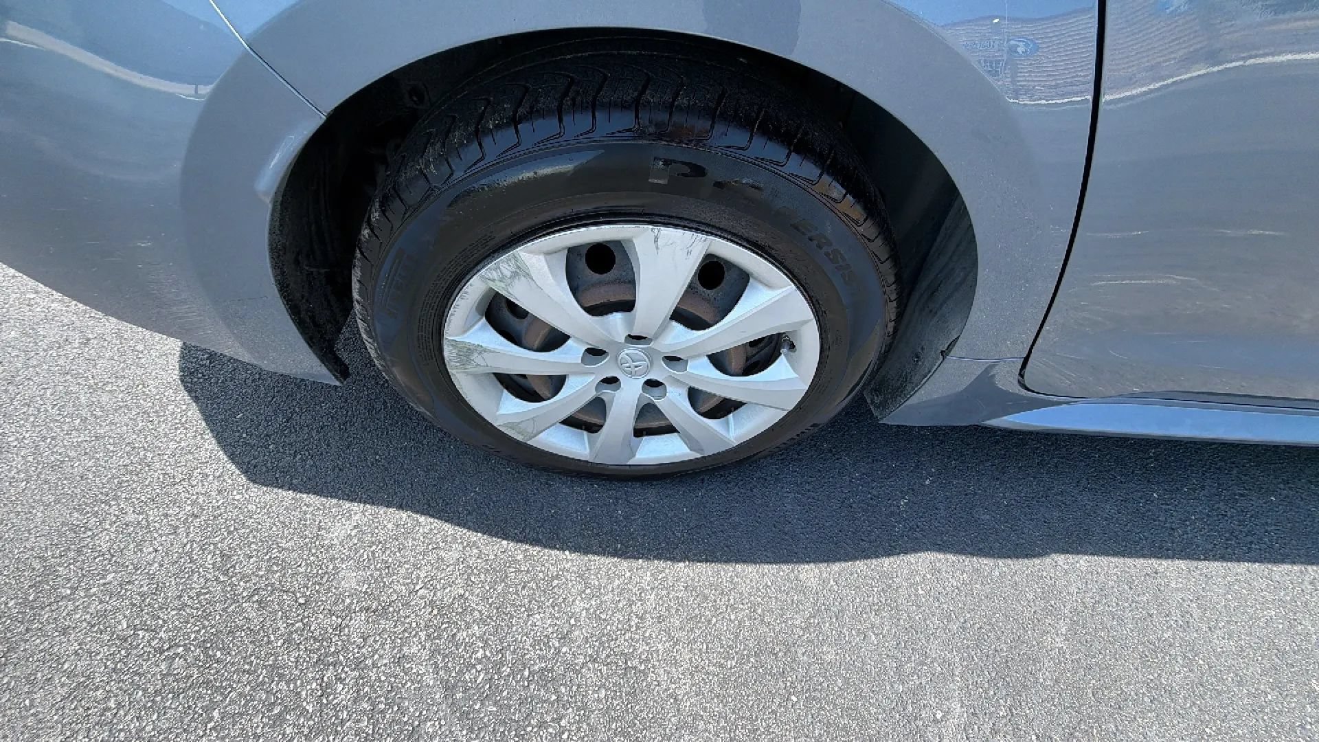 Used 2021 Toyota Corolla LE FWD image 45