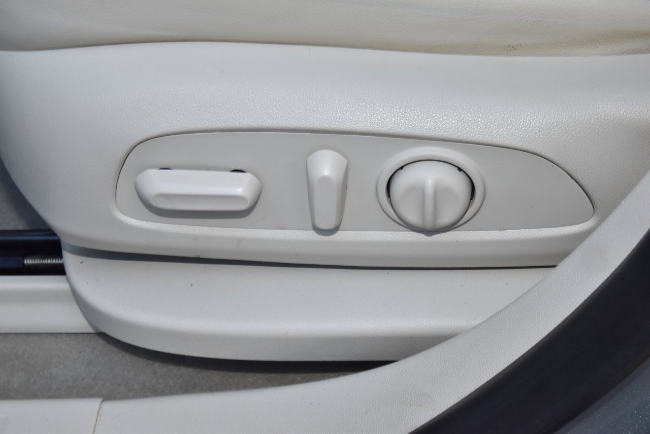 Used 2023 GMC Acadia Denali w/ Denali Technology Package FWD image 35