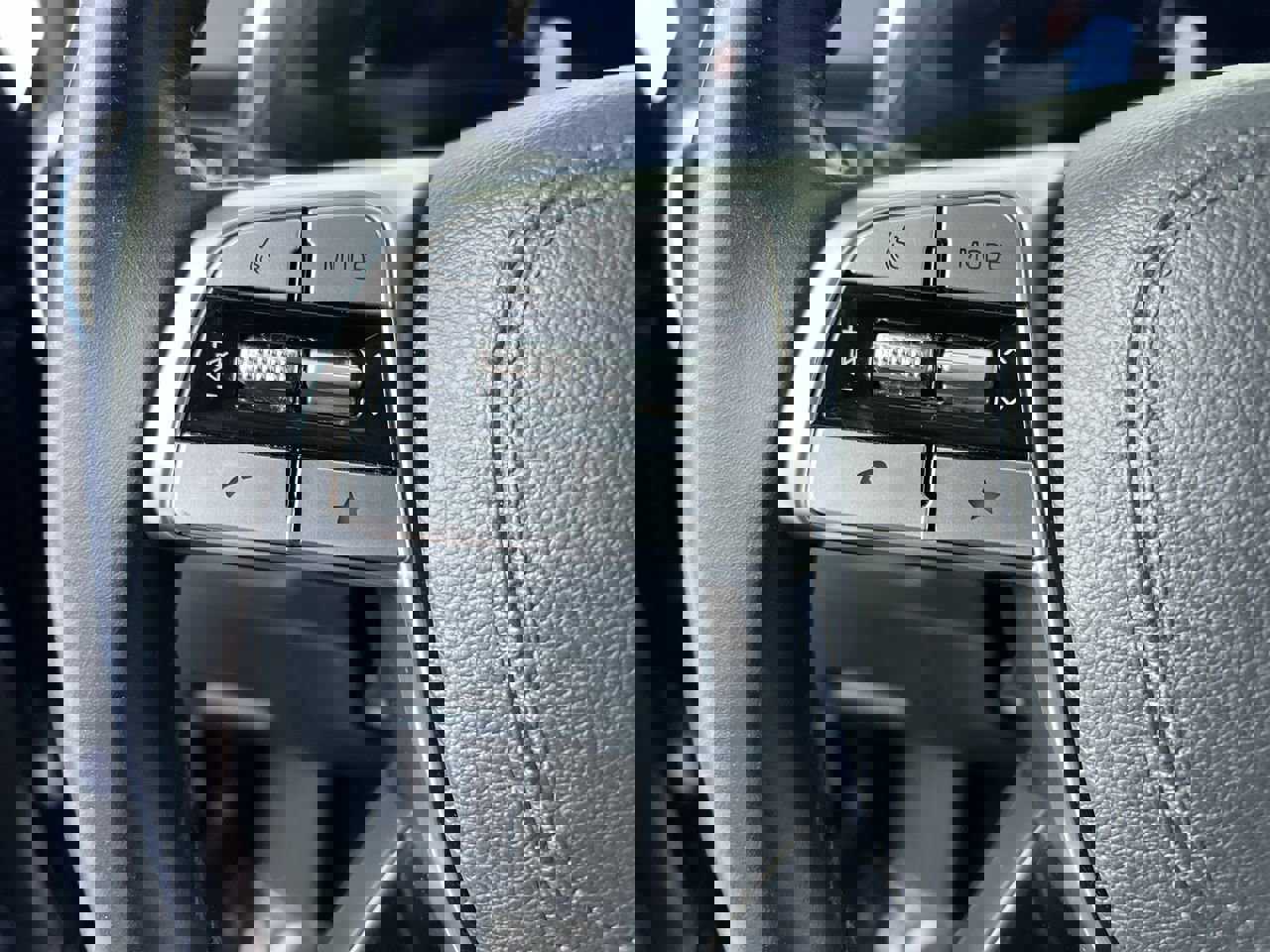 Used 2025 Kia Telluride S image 17