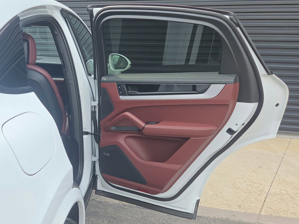 Certified 2025 Porsche Cayenne Coupe image 22