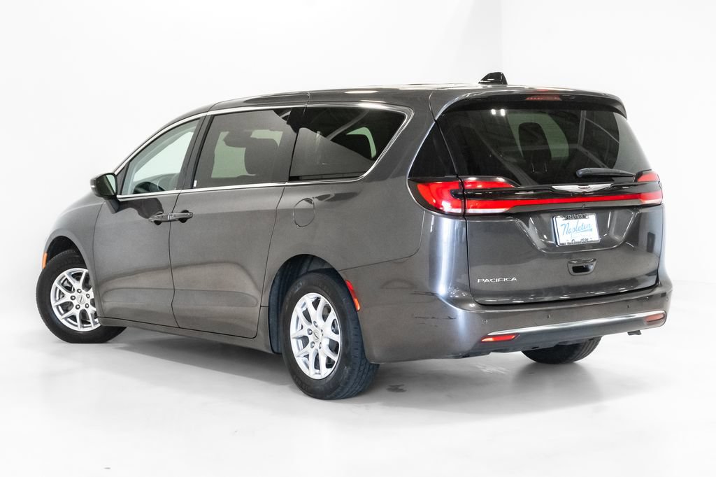 Used 2023 Chrysler Pacifica Touring-L FWD image 26
