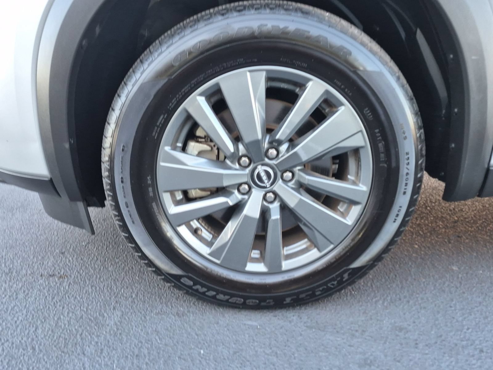 Used 2025 Nissan Pathfinder SV FWD image 21
