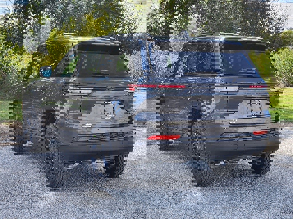 New 2025 Jeep Grand Cherokee Altitude image 3
