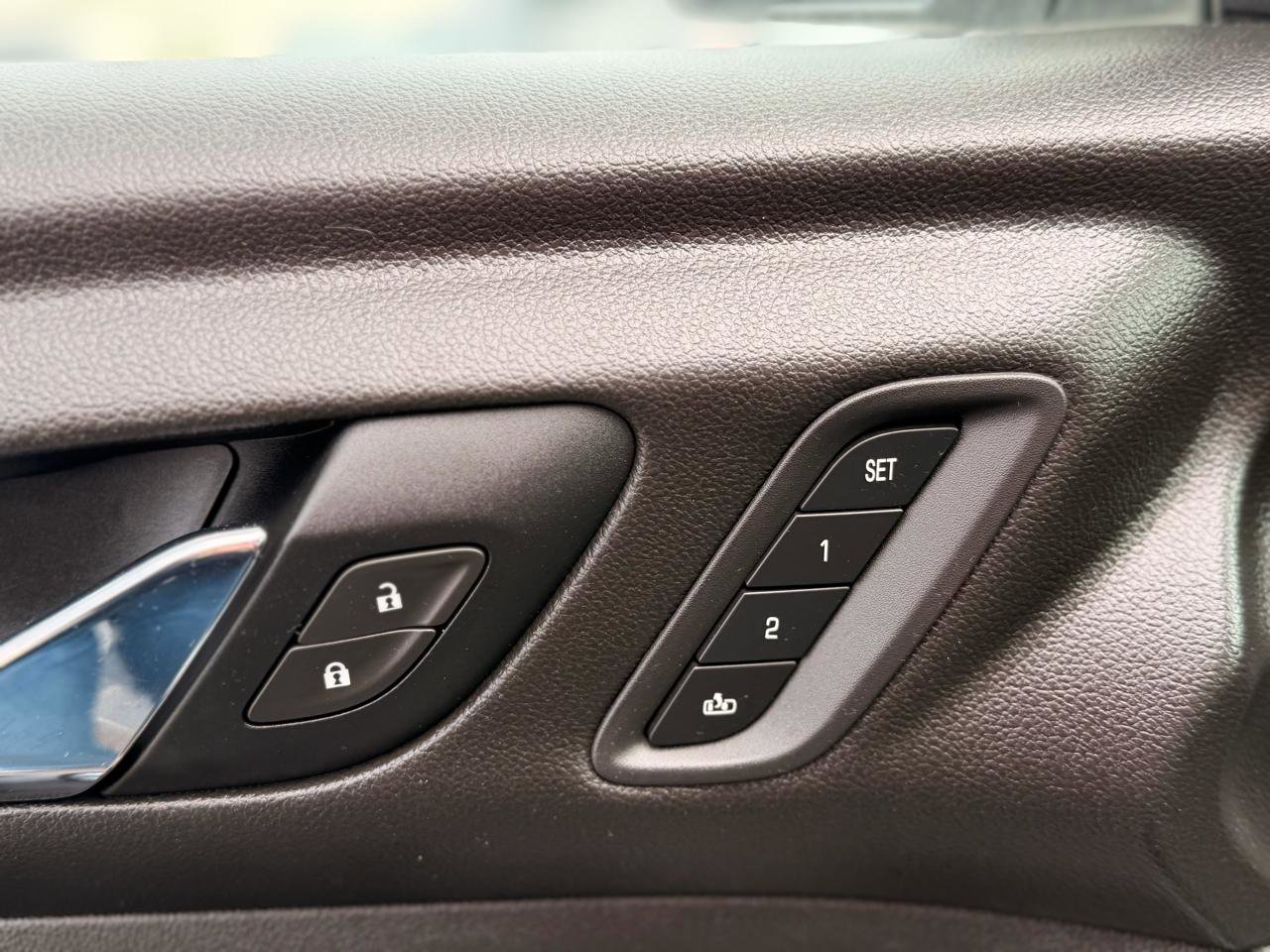 Used 2021 GMC Acadia Denali w/ GMC Pro Grade Package image 9