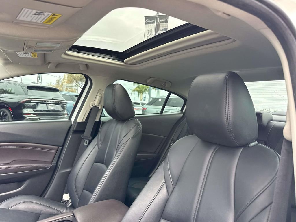 Used 2018 MAZDA MAZDA3 Touring image 26