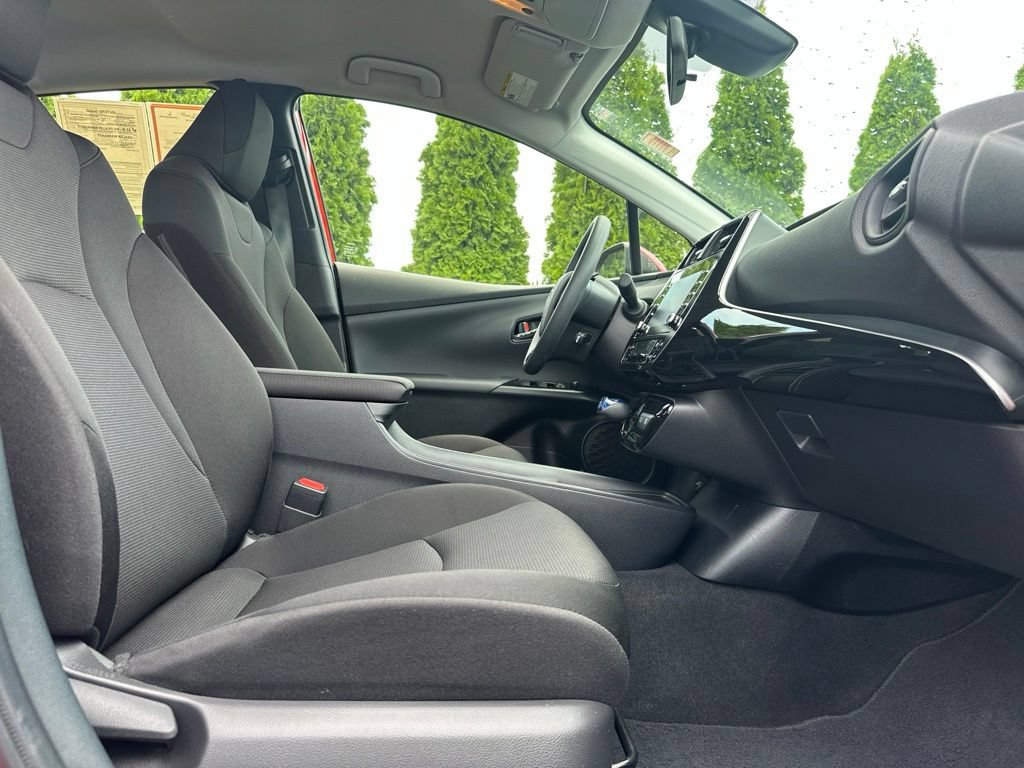 Used 2021 Toyota Prius L Eco FWD image 26