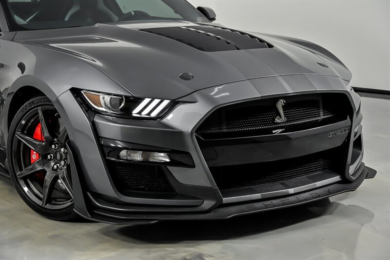 Used 2022 Ford Mustang Shelby GT500 w/ Carbon Fiber Track Pack RWD image 3