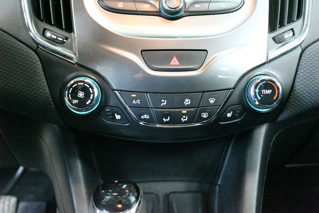 Used 2018 Chevrolet Cruze LT w/ LT Convenience Package FWD image 18