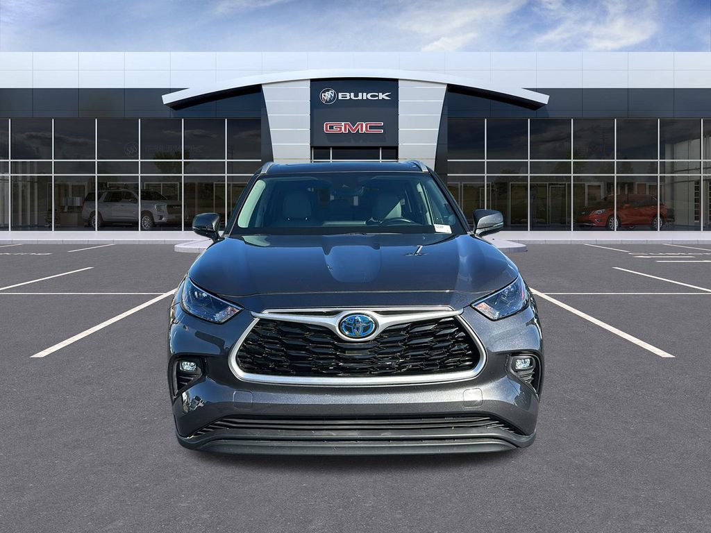 Used 2022 Toyota Highlander XLE AWD/4WD image 9