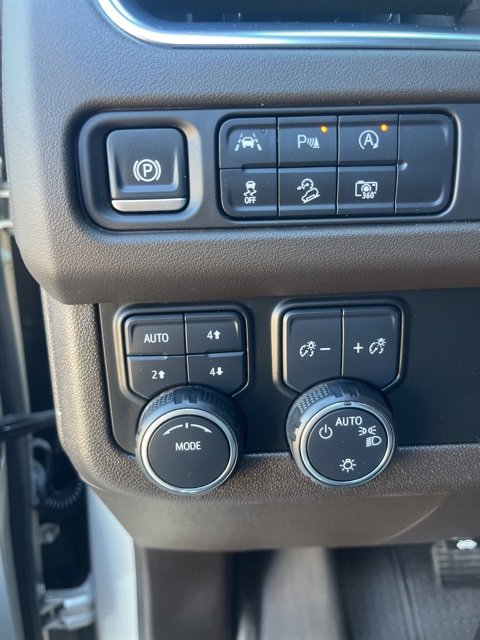 Used 2024 Chevrolet Suburban Z71 w/ Luxury Package image 14