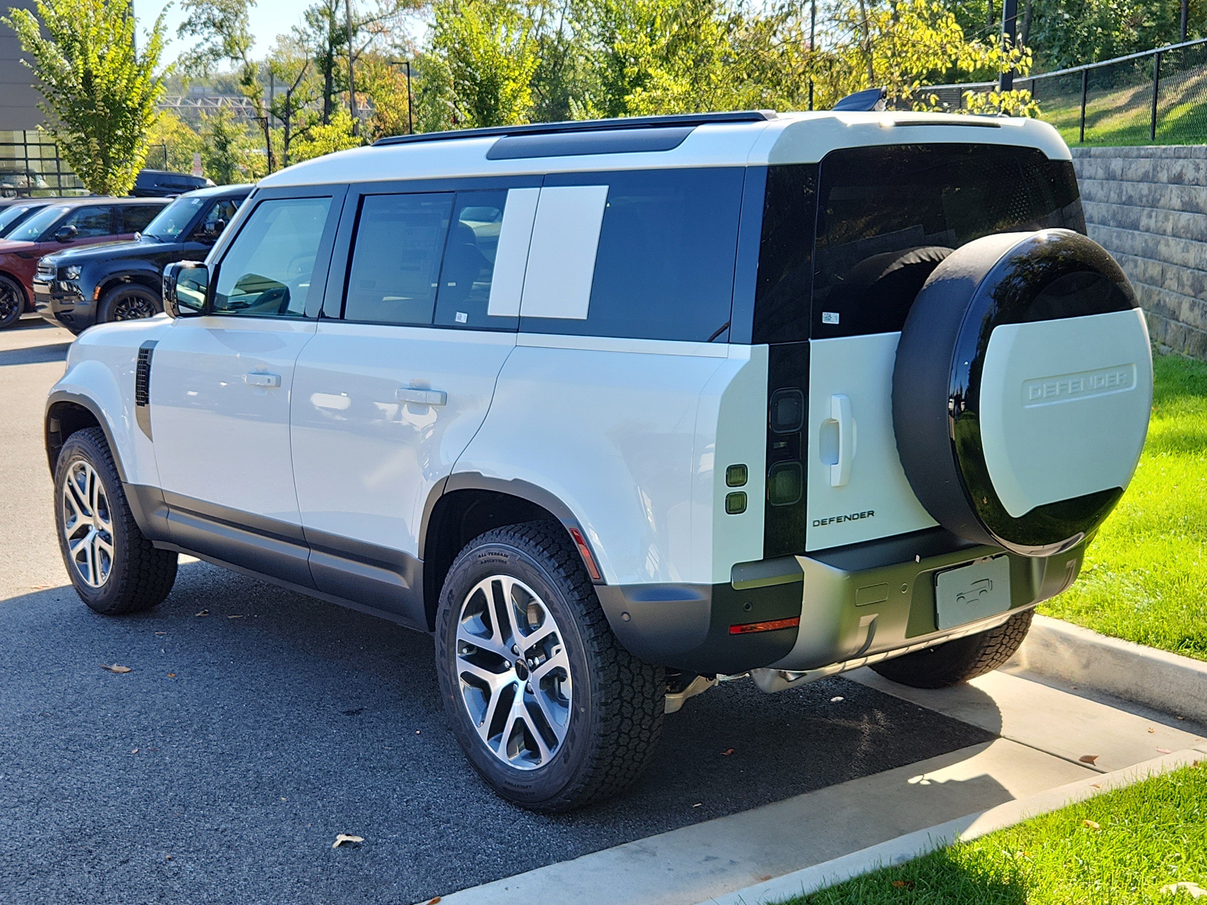 Used 2026 Land Rover Defender 110 S image 12