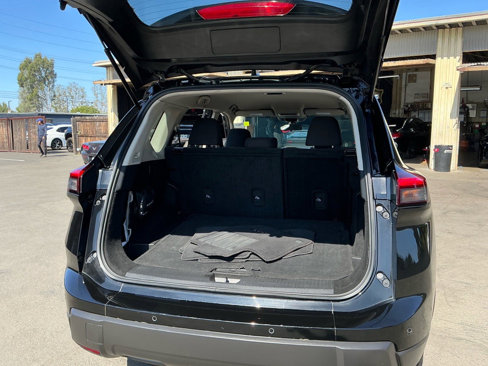 Used 2024 Nissan Rogue S image 26