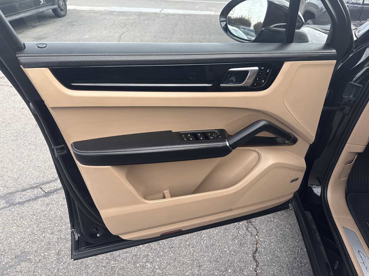 Used 2020 Porsche Cayenne S image 13