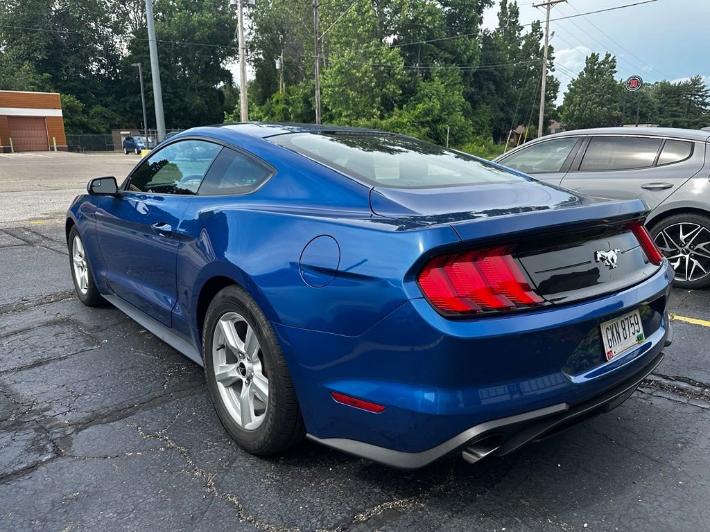 Used 2018 Ford Mustang Coupe RWD image 4