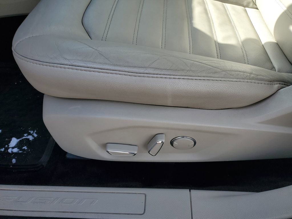 Used 2017 Ford Fusion Energi SE image 10