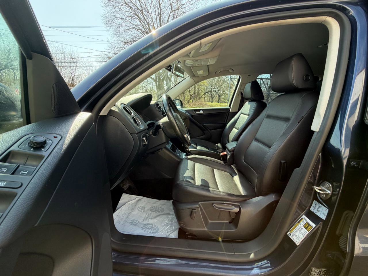 Used 2016 Volkswagen Tiguan S image 18