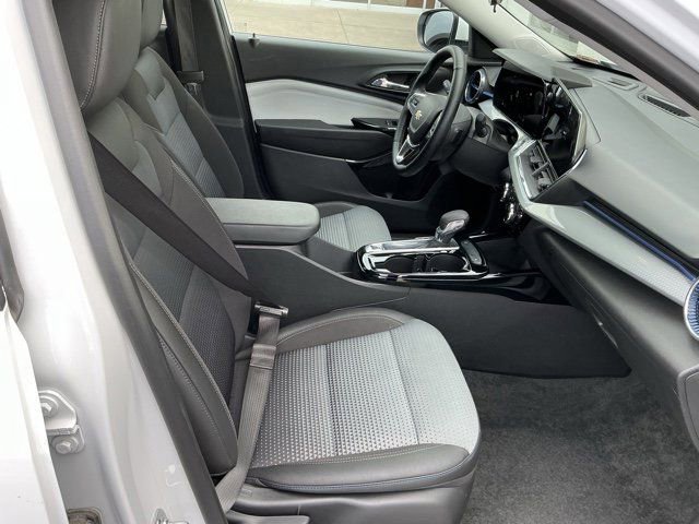 Used 2025 Chevrolet Trax LT w/ LT Convenience Package image 20