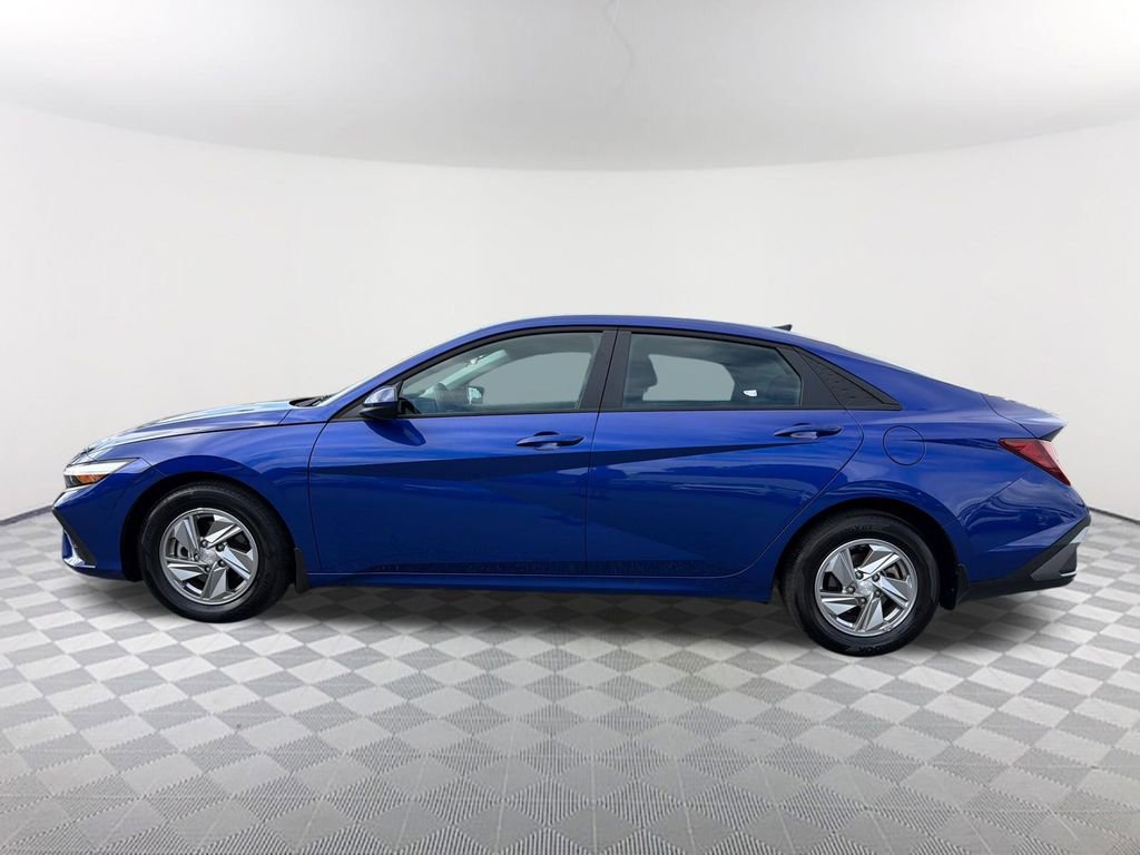 Used 2025 Hyundai Elantra SE w/ Cargo Package FWD image 8