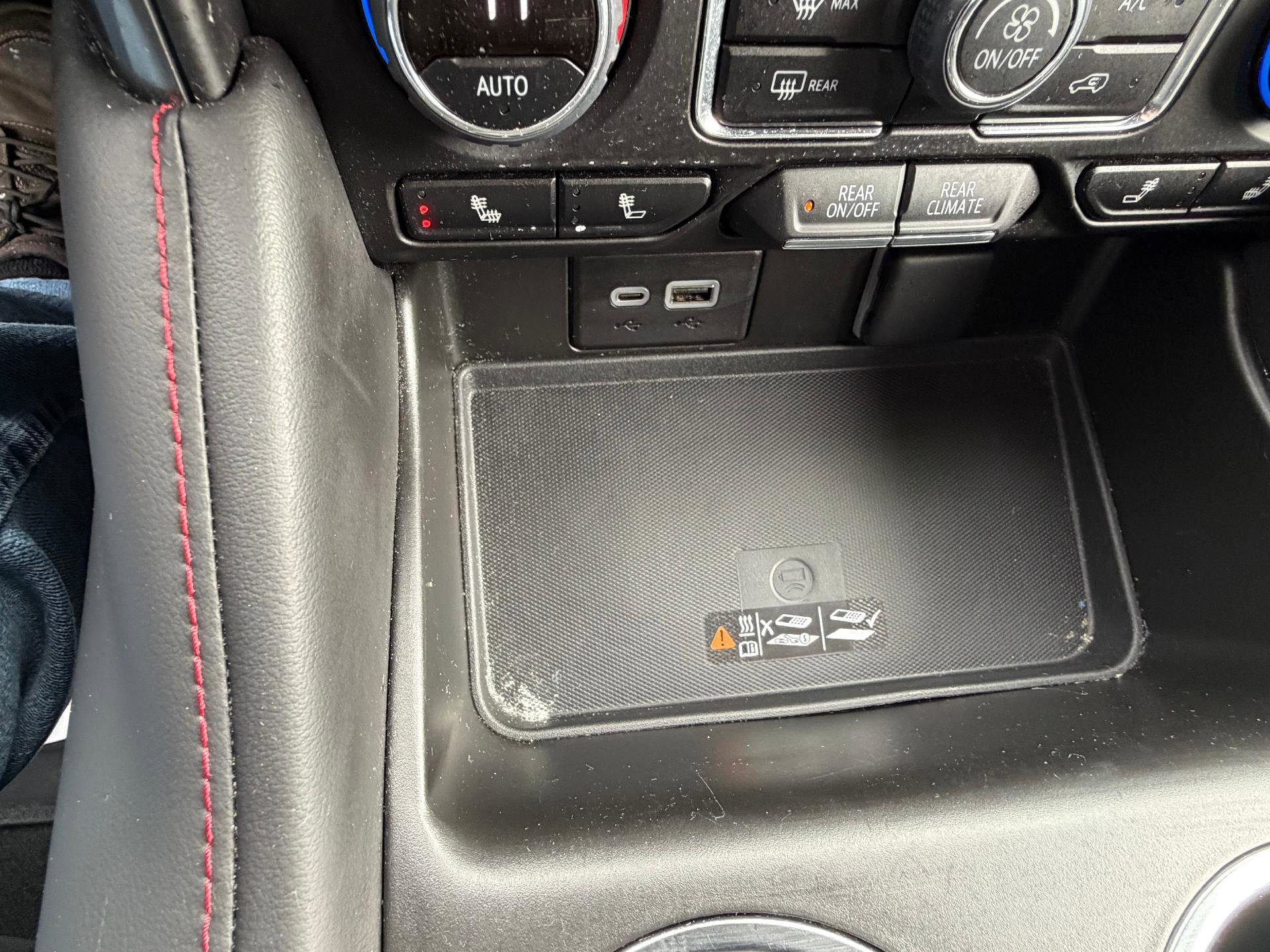 Used 2024 Chevrolet Suburban RST w/ Luxury Package image 37