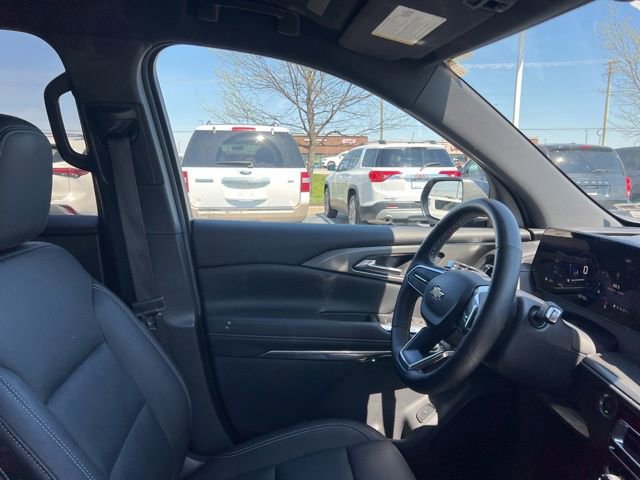Used 2025 Chevrolet Traverse LT AWD/4WD image 42