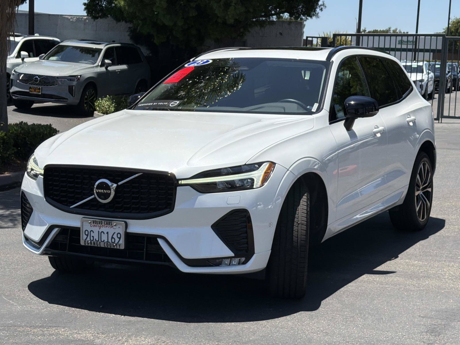 Certified 2023 Volvo XC60 B5 Plus AWD/4WD image 3