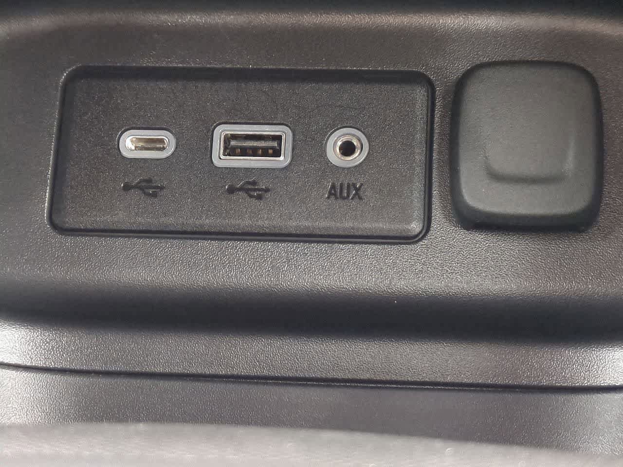 Used 2023 Chevrolet Equinox LS w/ LPO, Floor Liner Package AWD/4WD image 28